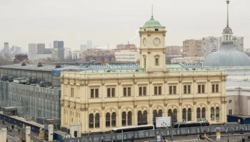 В здании Ленинградского вокзала начались кровельные работы