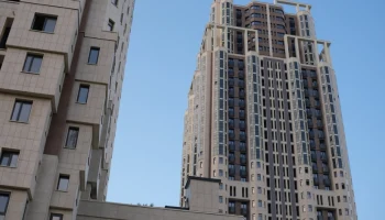 Во дворе проблемного ЖК «Академ Палас» уложен финишный слой асфальта