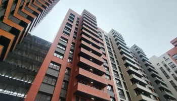 Во втором корпусе проблемного ЖК «Терлецкий парк» установили адресные таблички