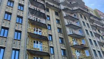 В первом корпусе проблемного ЖК «Воскресенское» началась отделка МОП