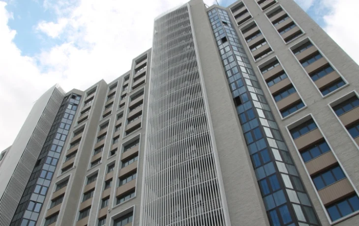 На стройплощадку проблемного ЖК «Квартал Триумфальный» доставили МАФы На стройплощадку проблемного ЖК «Квартал Триумфальный» доставили МАФы