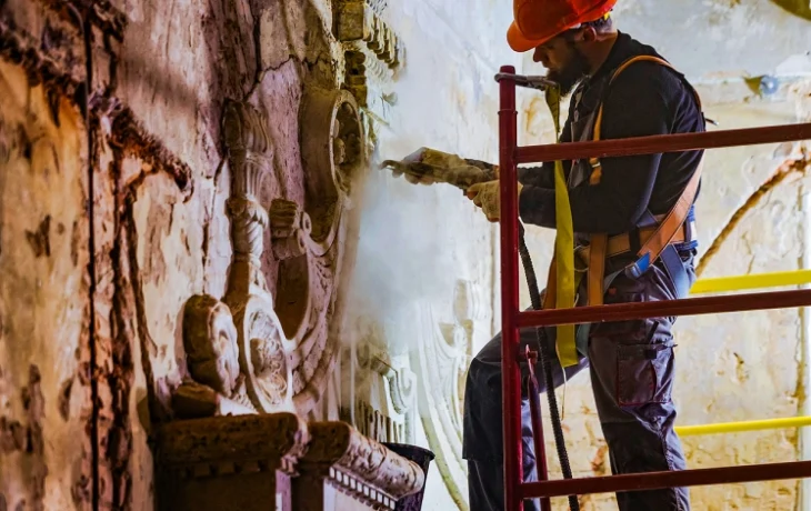 Владимир Ефимов: продолжается реставрация исторических фасадов и интерьеров главного корпуса Центрального московского ипподрома