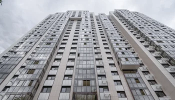 Порядка 390 участников реновации оформили документы на квартиры в доме на Базовской улице