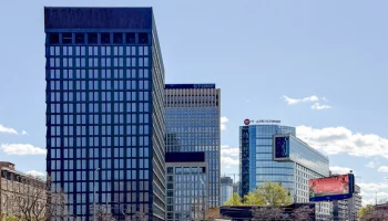 На севере Москвы в Бумажном проезде построили бизнес-центр с террасой
