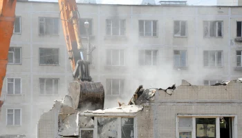 Почти 70 старых домов снесли по реновации на востоке столицы
