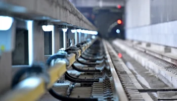 Началось устройство бетонного основания путей между станциями метро «Бульвар Генерала Карбышева» и «Серебряный Бор»