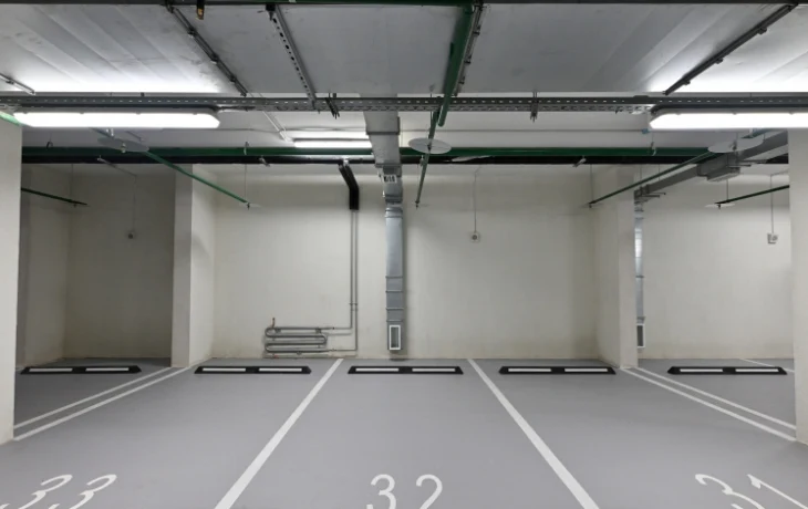 Предприниматель по требованию города отремонтировал здания служебных гаражей в районе Бабушкинский