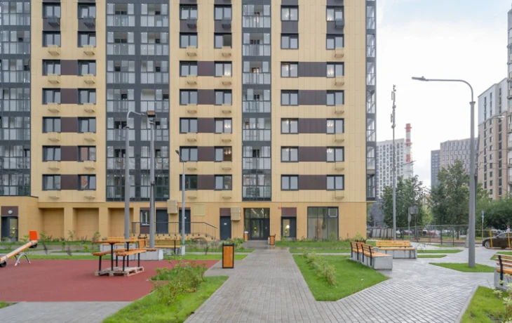 Свыше 200 горожан начали переезд в новостройку по реновации на Заречной улице