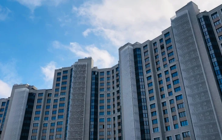 В ЖК «Квартал Триумфальный» завершилась сборка и установка малых архитектурных форм