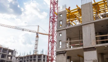 В Москве утвердили новые требования к оформлению временных ограждений на стройплощадках