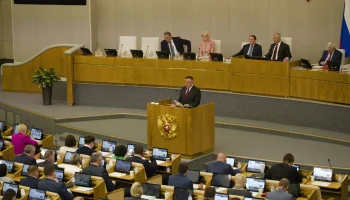 Министр строительства и ЖКХ РФ Ирек Файзуллин выступил с докладом в рамках «правительственного часа» на заседании в Государственной Думе