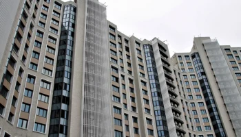 Во дворе проблемного ЖК «Квартал Триумфальный» приступили к вертикальной планировке