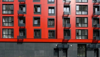 Почти 500 москвичей начали переселение в новостройку по реновации в Нагатино-Садовниках