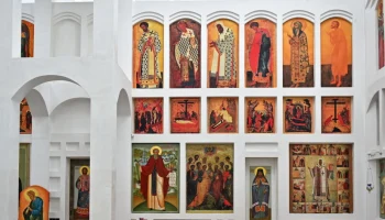 На юго-западе столицы по городской программе построено и возводится 30 храмов