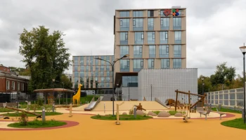 В 2025 году у новых медицинских объектов благоустроили более 15 гектаров территорий