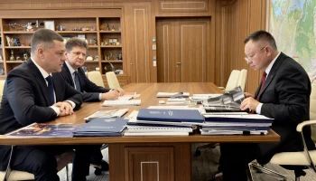 Министр строительства и ЖКХ РФ Ирек Файзуллин провел рабочую встречу с губернатором Псковской области Михаилом Ведерниковым