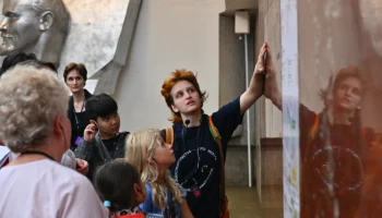 В рамках форума «Москва 2030» прошла экскурсия по метро для семей участников СВО