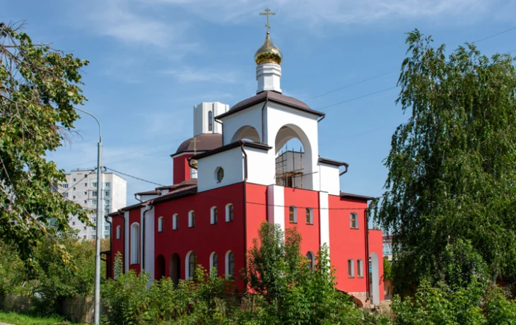 Главный купол и крест увенчали первый в Москве храм Симеона Верхотурского