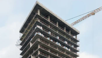 Закончены монолитные работы в бизнес-центре в Обручевском районе