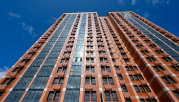 Около 270 москвичей заключили договоры на жилье в доме по реновации в районе Нагорный