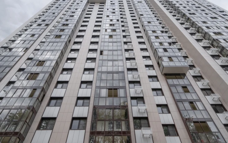 Более 500 горожан осматривают квартиры в новостройке по реновации в районе Лианозово