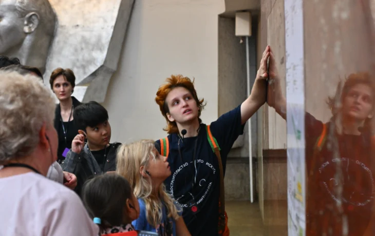 В рамках форума «Москва 2030» прошла экскурсия по метро для семей участников СВО