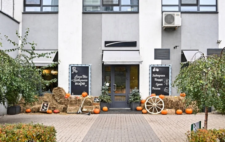 Более 1,8 тыс. нежилых помещений оборудовали на первых этажах новостроек по реновации со старта программы &ndash; мэр