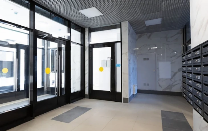 Около двух тысяч маломобильных граждан и членов их семей получили адаптированные квартиры по программе реновации