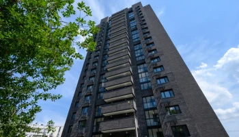 Заключены первые договоры на квартиры по реновации в жилом комплексе на Загорьевской улице