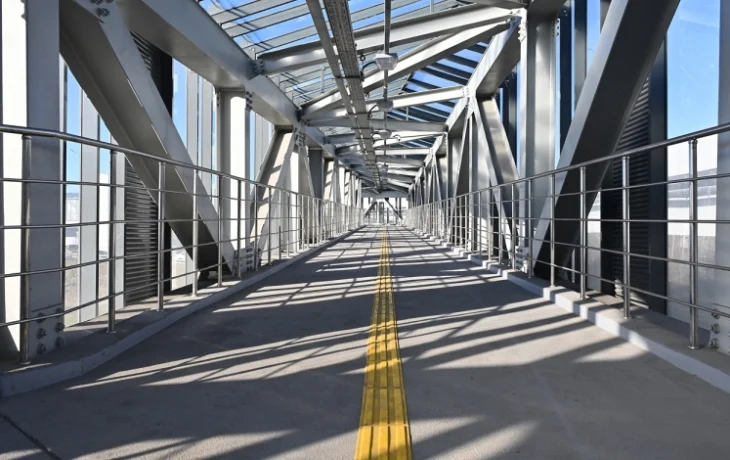 Более 15 пешеходных переходов через ж/д пути строят и проектируют в Москве &ndash; мэр