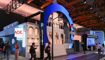 Инсталляция о строительстве мостов представлена на выставке «Та самая Москва»