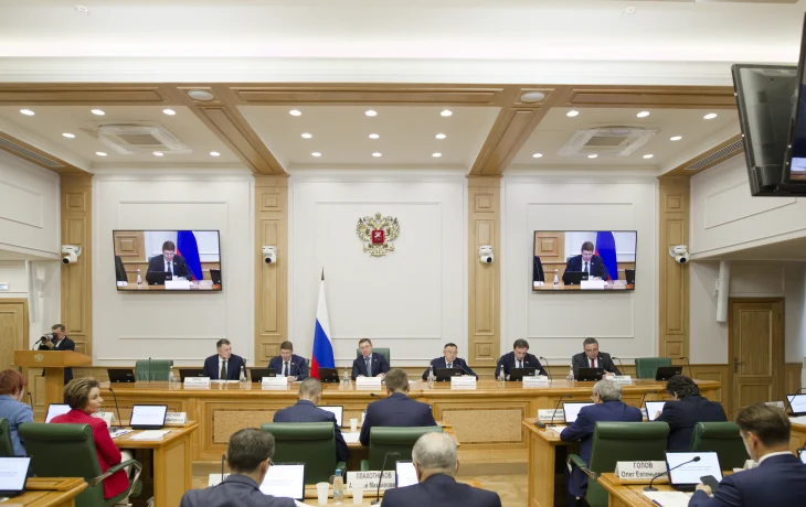 Вопросы повышения эффективности управления МКД и функционирования комплексов ИЖС обсудили на парламентских слушаниях в Совете Федерации