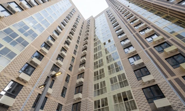 Более восьми тысяч обращений москвичей поступило в Общественный штаб по реновации с начала года