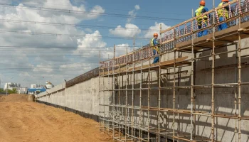 Собянин: возведение путепровода в СВАО завершится в этом году