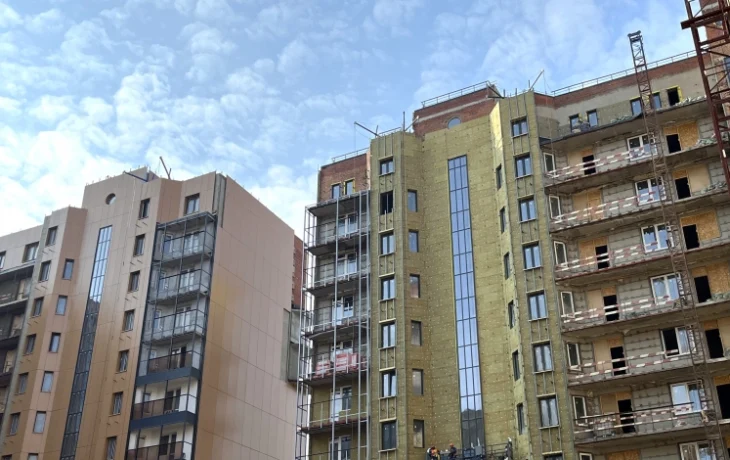 В первом корпусе проблемного ЖК «Воскресенское» начался монтаж лифтового оборудования