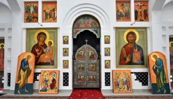 В храме Иоанна Предтечи в Северном установили иконостас