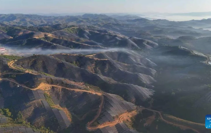 Китайская компания запустила СЭС на 1000 МВт в горной местности Лаоса