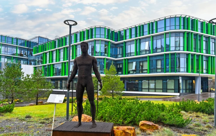 У центра хронических болезней в &laquo;Сколково&raquo; благоустроили более двух тысяч квадратных метров территории