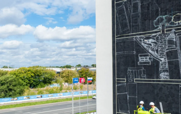 Завершается создание первого мурала с героями сказок на фасаде образовательного центра в Марьине