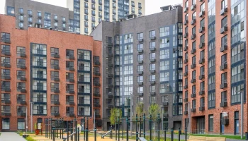 Свыше 40 семей переехали в новостройку по реновации в районе Люблино