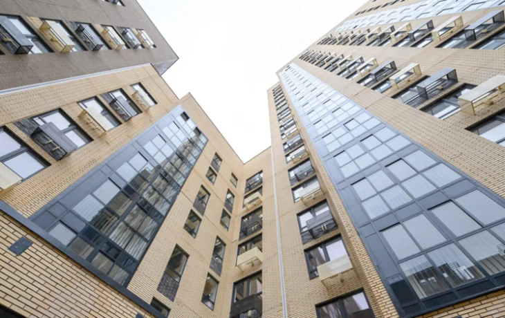 Жильцы 84 домов в ЮАО завершили оформление документов на квартиры по реновации