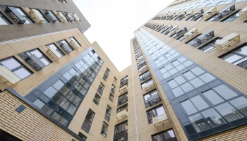 Жильцы 84 домов в ЮАО завершили оформление документов на квартиры по реновации