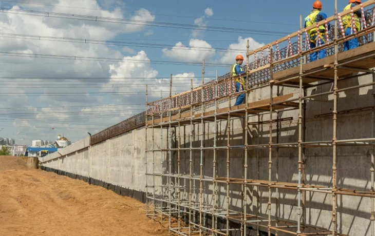 Собянин: возведение путепровода в СВАО завершится в этом году