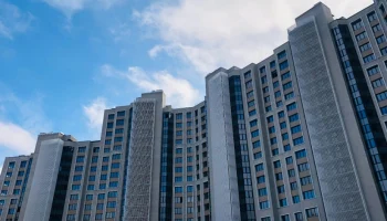 В ЖК «Квартал Триумфальный» завершилась сборка и установка малых архитектурных форм