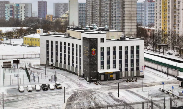 Территорию вблизи нового здания отдела полиции в районе Лосиноостровский комплексно благоустроили Территорию вблизи нового здания отдела полиции в районе Лосиноостровский комплексно благоустроили