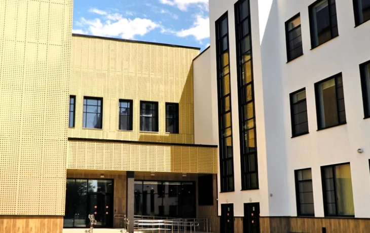 Два образовательных комплекса, школу и три детсада построили в ТиНАО с января по июль