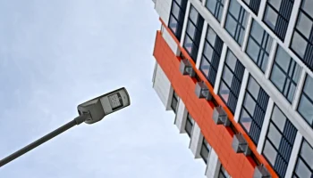62 фонаря установили около новостроек по реновации в районе Коптево