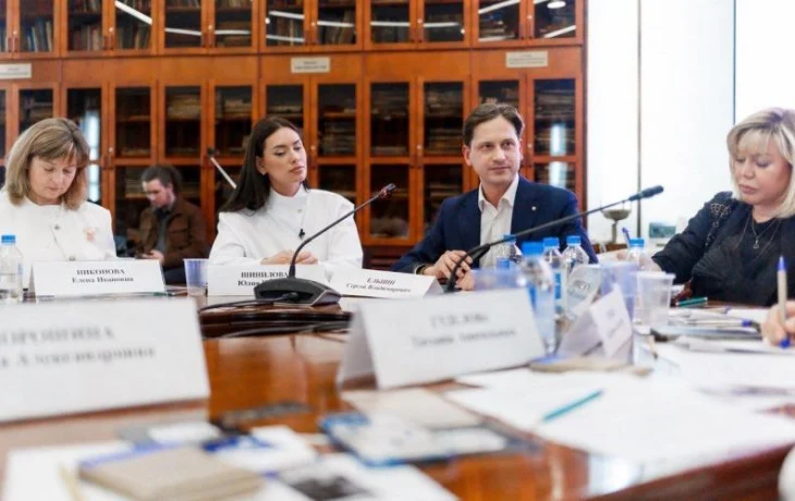 Власть и эксперты обсудили внедрение ИИ в образовательный процесс с учетом психологии детей